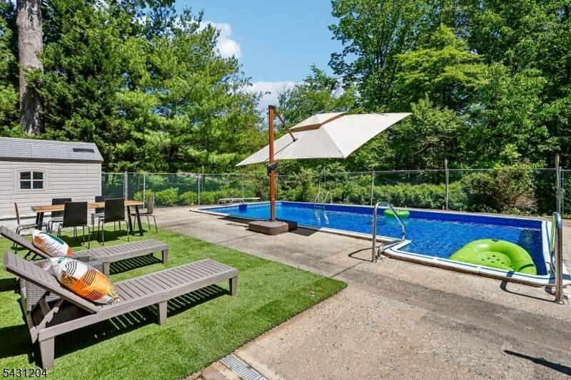 4 Bedroom Single Family Home/House's Image 37