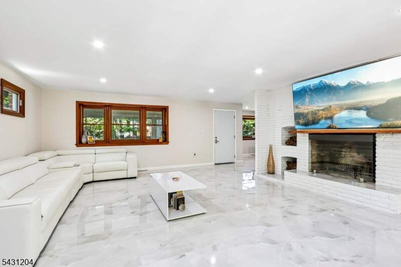 4 Bedroom Single Family Home/House's Image 4