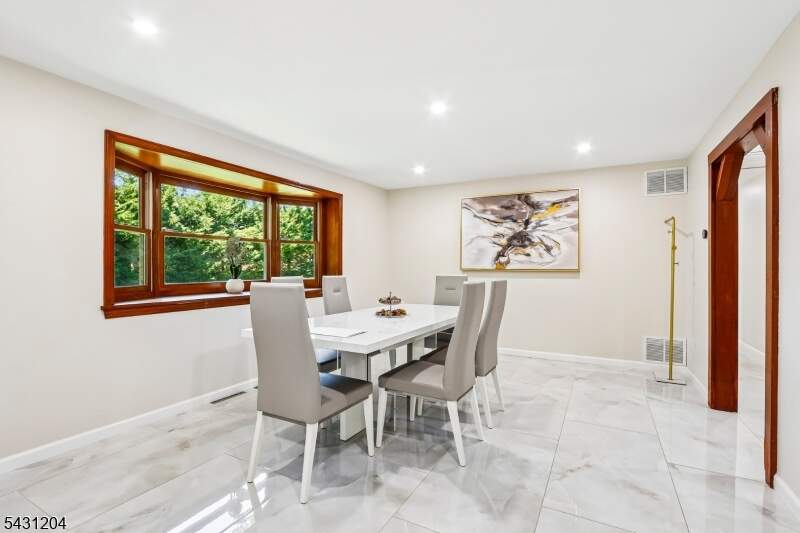 4 Bedroom Single Family Home/House's Image 6