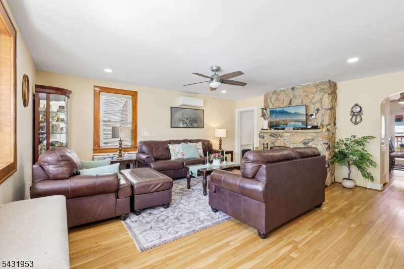 3 Bedroom Single Family Home/House's Image 3