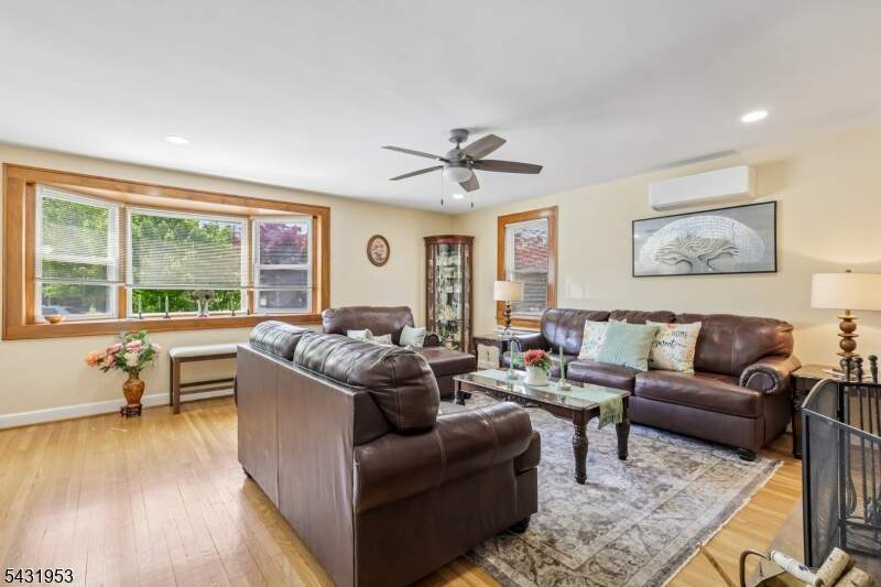 3 Bedroom Single Family Home/House's Image 4