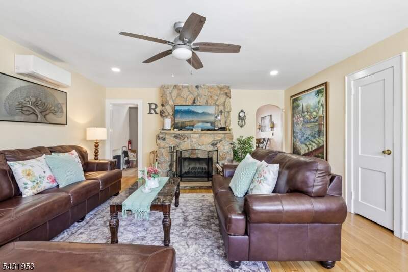 3 Bedroom Single Family Home/House's Image 5