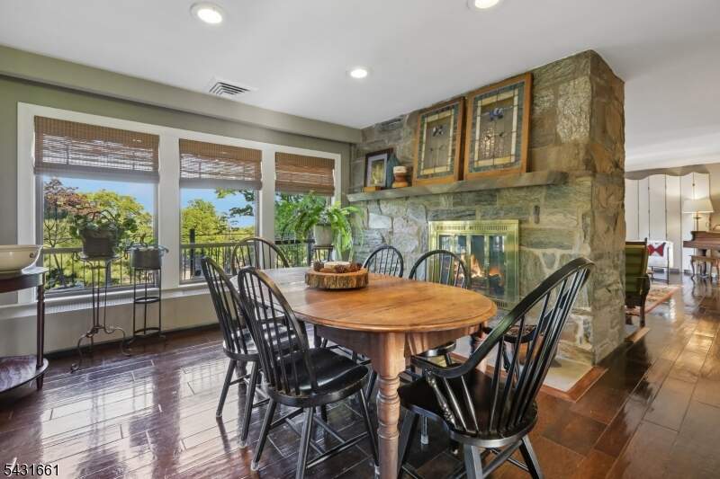 4 Bedroom Single Family Home/House's Image 7