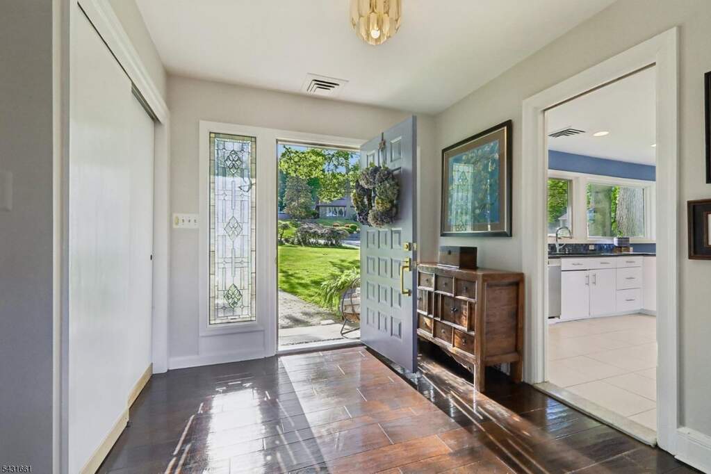 4 Bedroom Single Family Home/House's Image 3