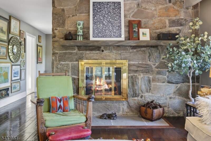 4 Bedroom Single Family Home/House's Image 5
