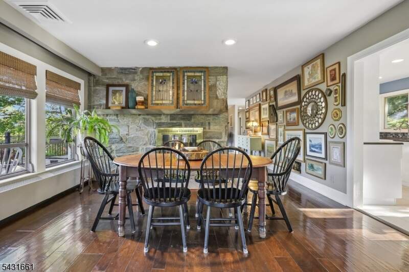 4 Bedroom Single Family Home/House's Image 6