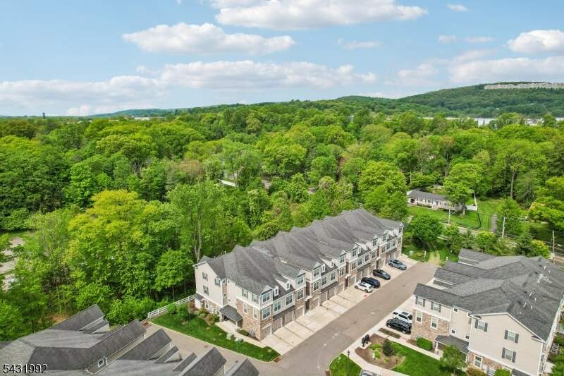 2 Bedroom Villa/Townhouse's Image 12