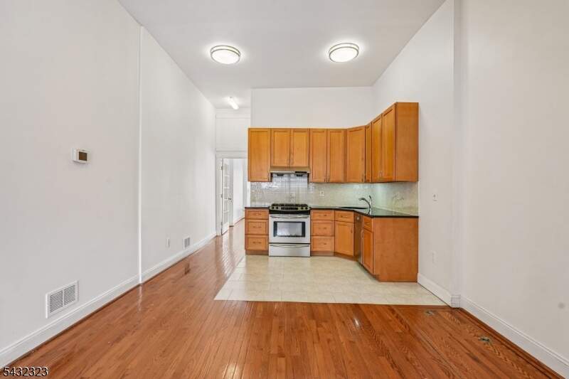 3 Bedroom Single Family Home/House's Image 12