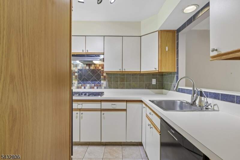 2 Bedroom Apartment/Flat's Image 7