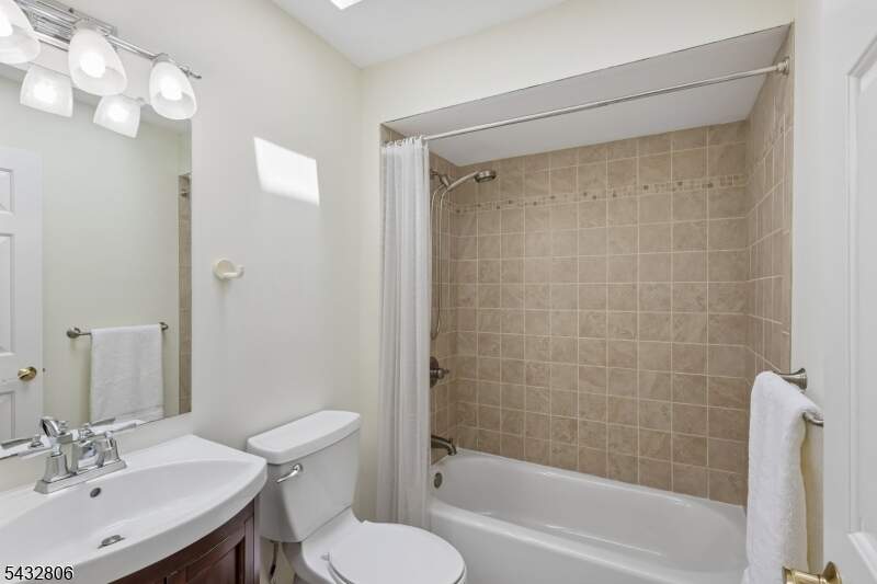 2 Bedroom Apartment/Flat's Image 27
