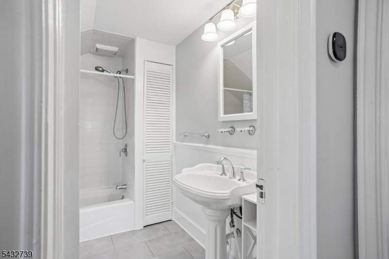 3 Bedroom Single Family Home/House's Image 12