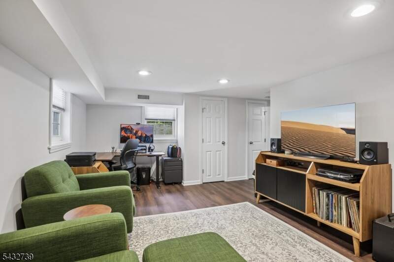 3 Bedroom Single Family Home/House's Image 14