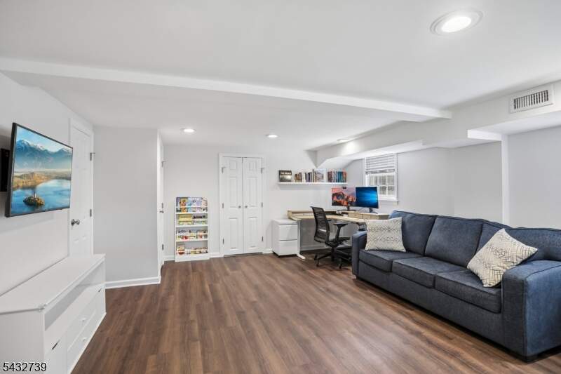 3 Bedroom Single Family Home/House's Image 16