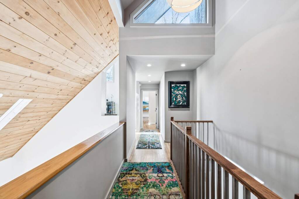 4 Bedroom Single Family Home/House's Image 8