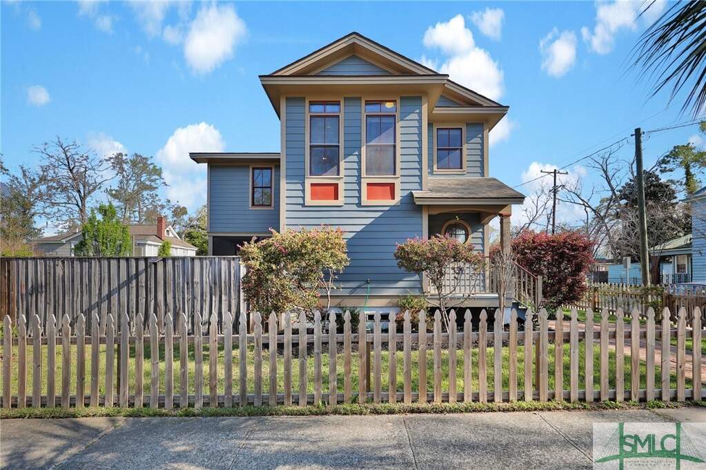 5 Bedroom Single Family Home/House's Image 9