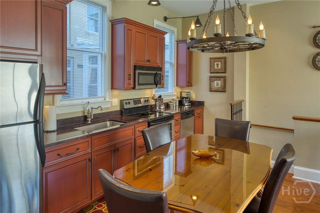 8 Bedroom Single Family Home/House's Image 38