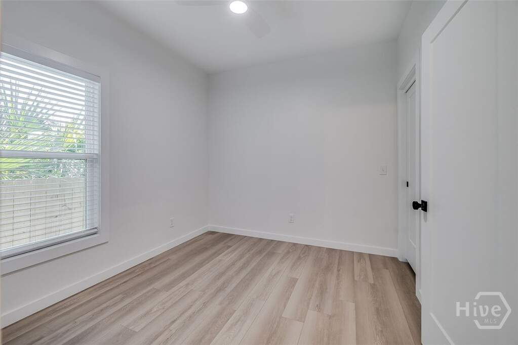 6 Bedroom Multi Unit's Image 7