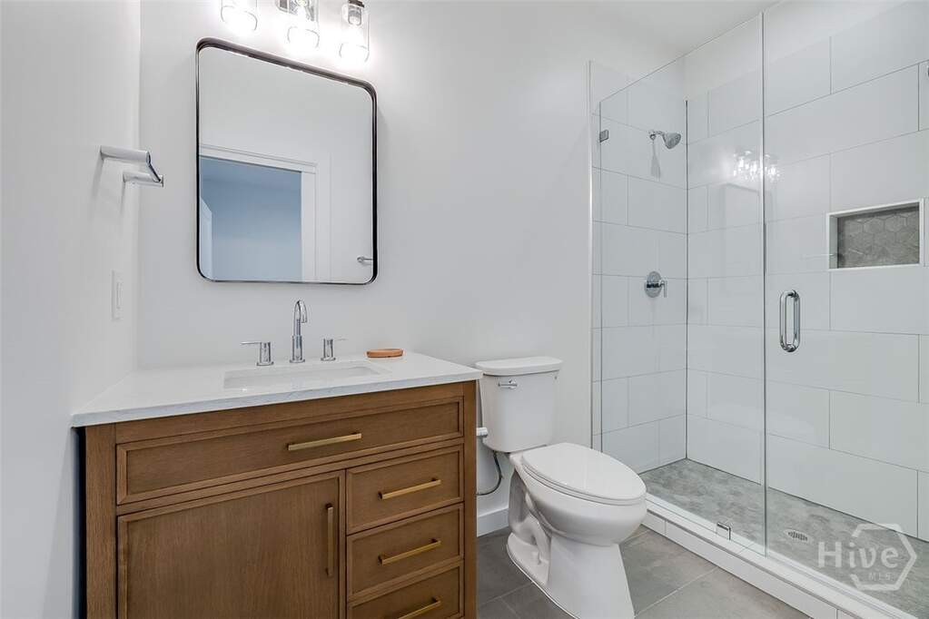 6 Bedroom Multi Unit's Image 10