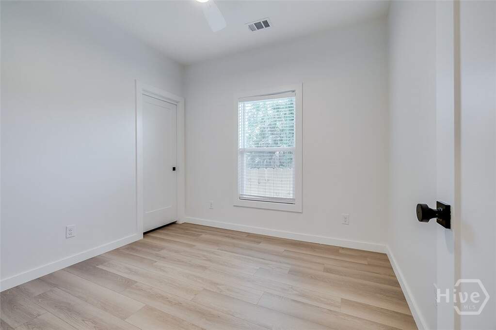 6 Bedroom Multi Unit's Image 11