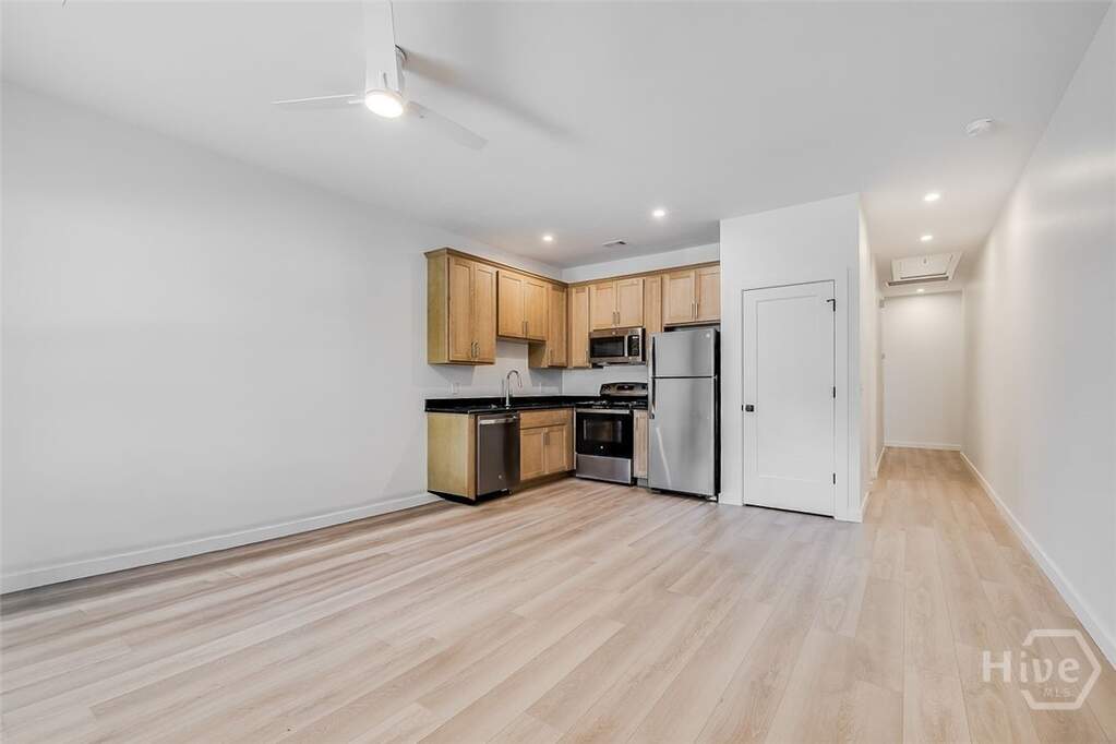 6 Bedroom Multi Unit's Image 20