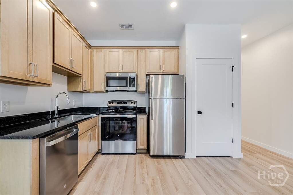 6 Bedroom Multi Unit's Image 24
