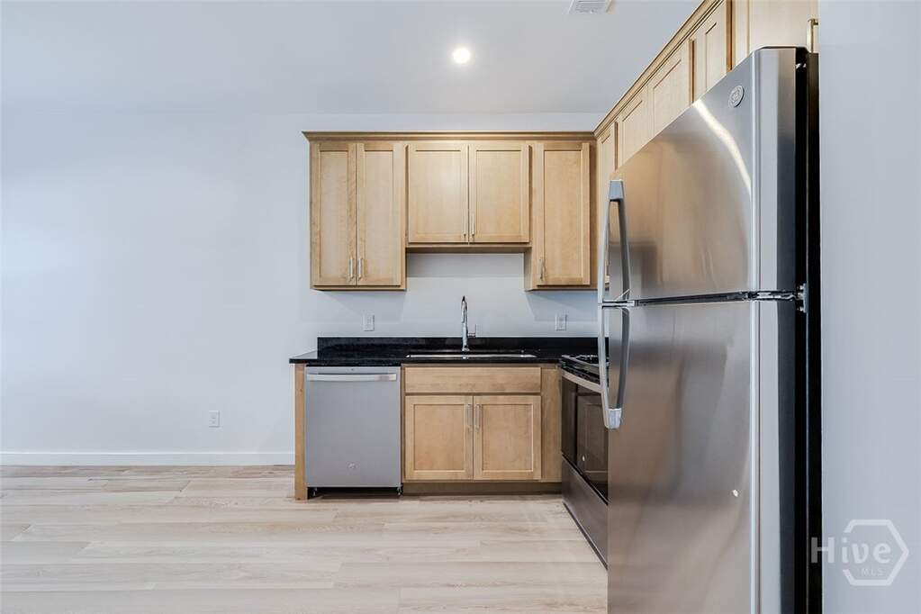 6 Bedroom Multi Unit's Image 25