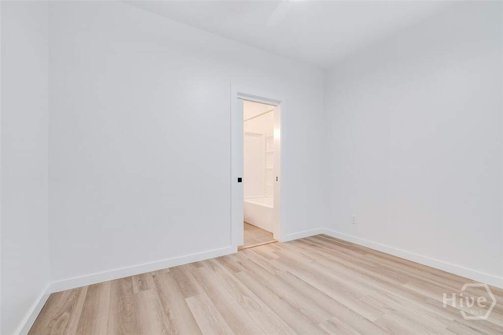 6 Bedroom Multi Unit's Image 26