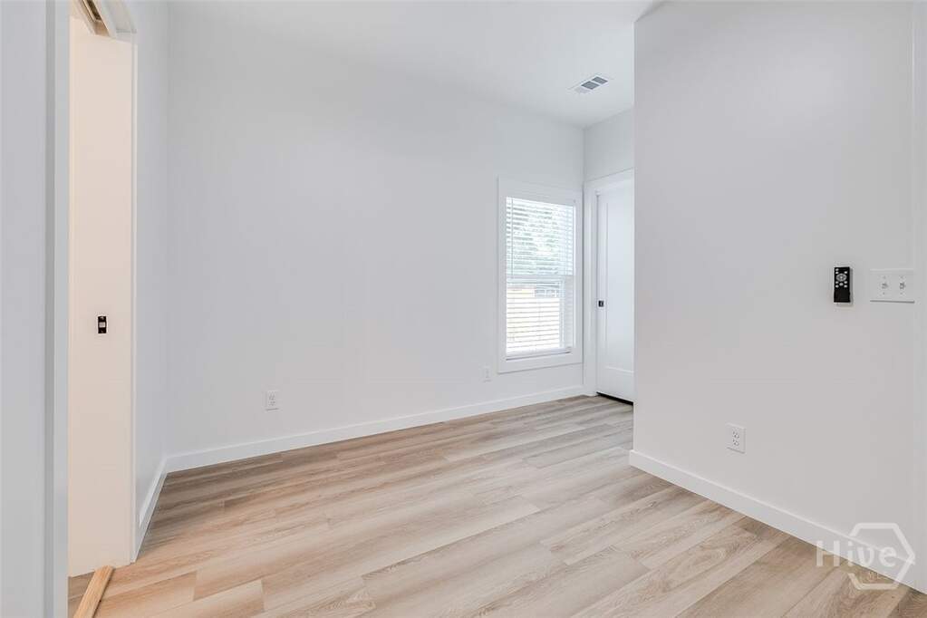 6 Bedroom Multi Unit's Image 27