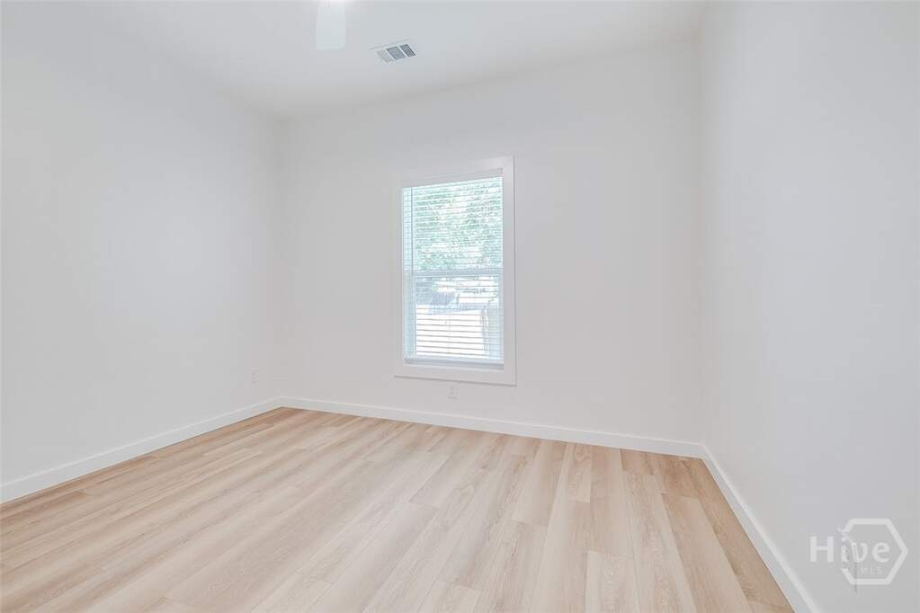 6 Bedroom Multi Unit's Image 32
