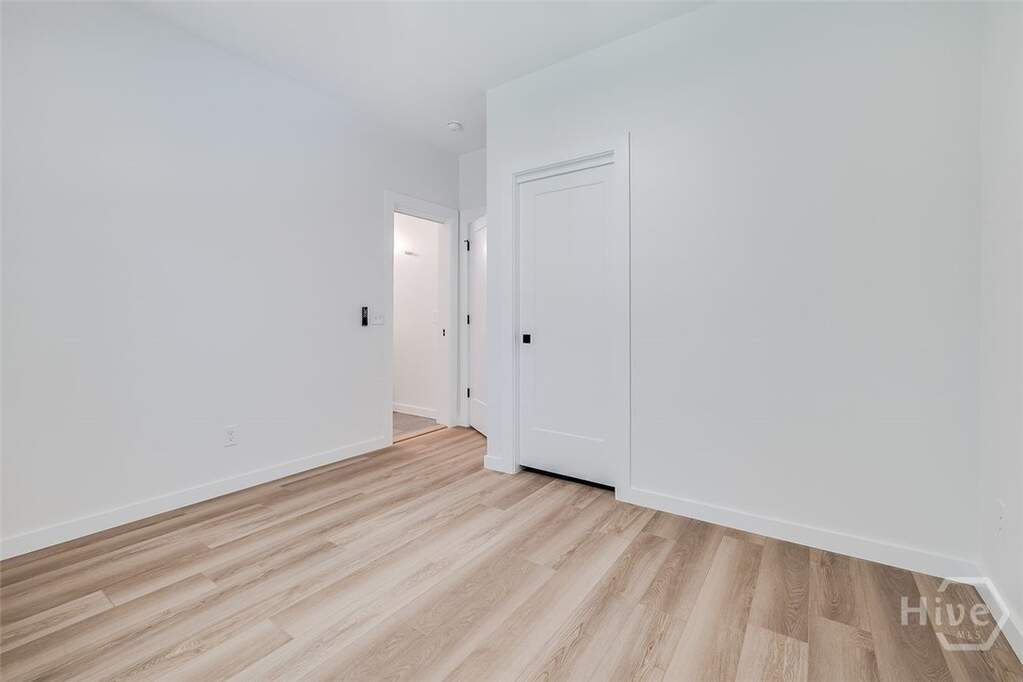 6 Bedroom Multi Unit's Image 33