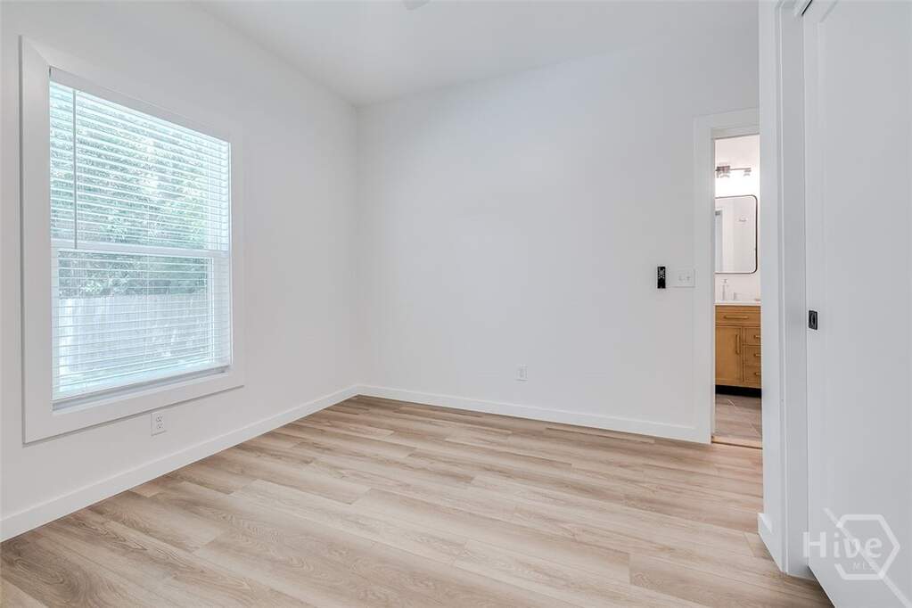 6 Bedroom Multi Unit's Image 34