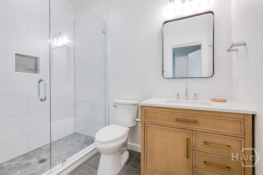 6 Bedroom Multi Unit's Image 35
