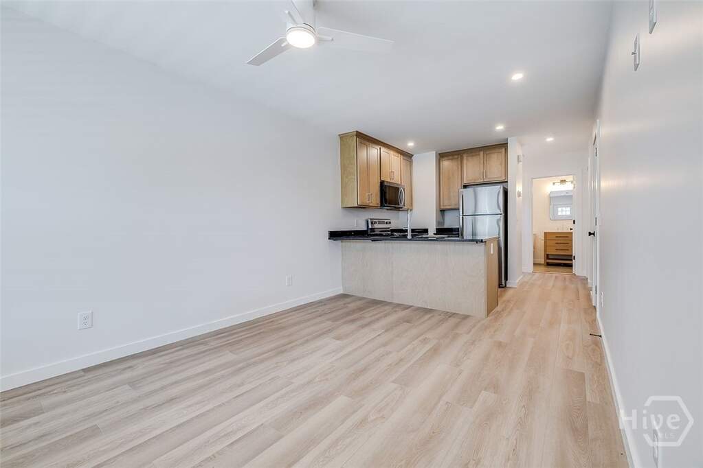 6 Bedroom Multi Unit's Image 40