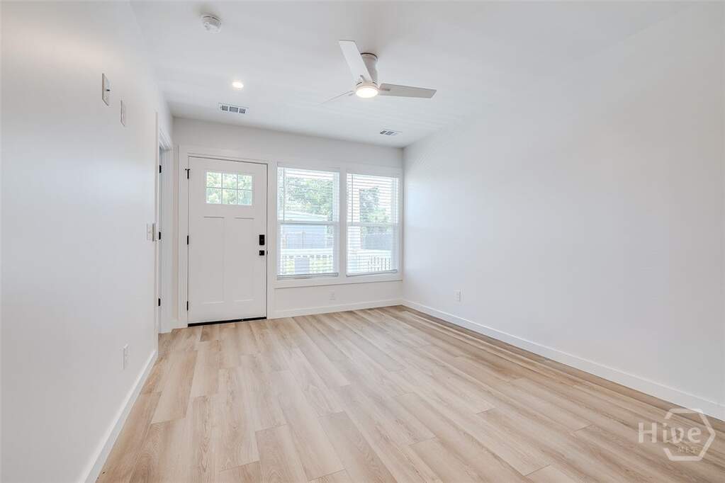 6 Bedroom Multi Unit's Image 42