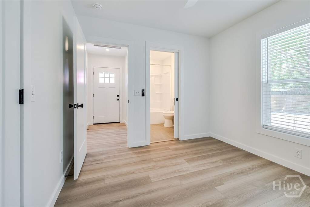 6 Bedroom Multi Unit's Image 54