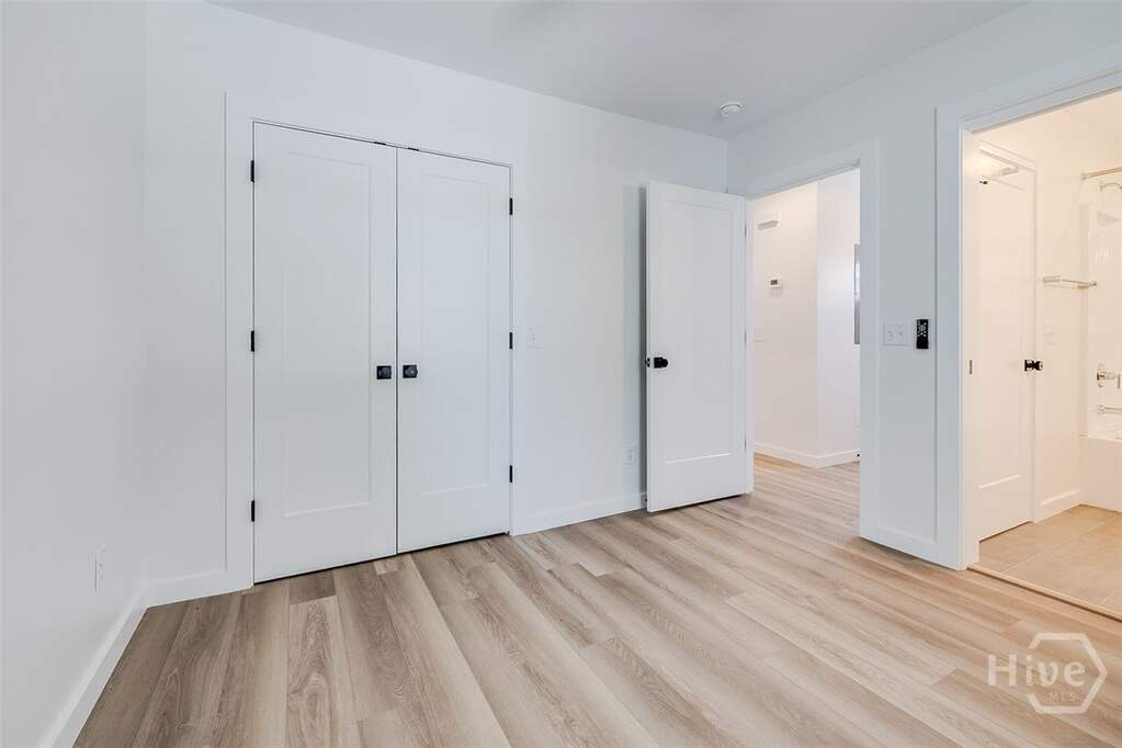 6 Bedroom Multi Unit's Image 55