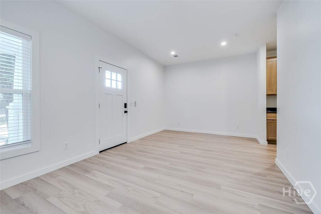 6 Bedroom Multi Unit's Image 3