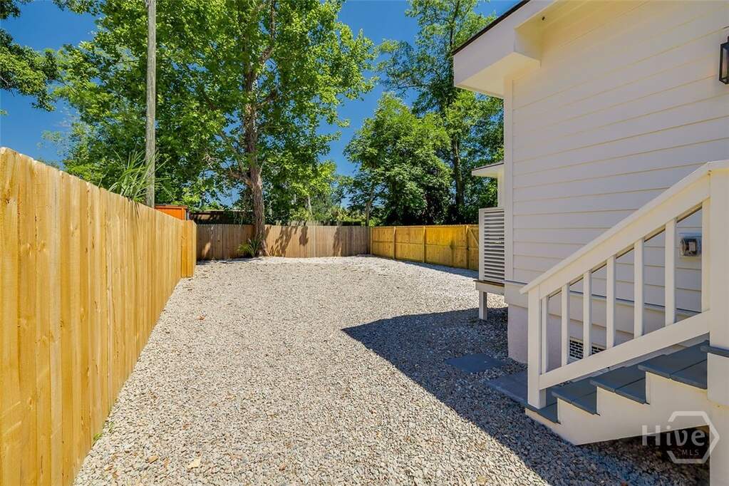 6 Bedroom Multi Unit's Image 58