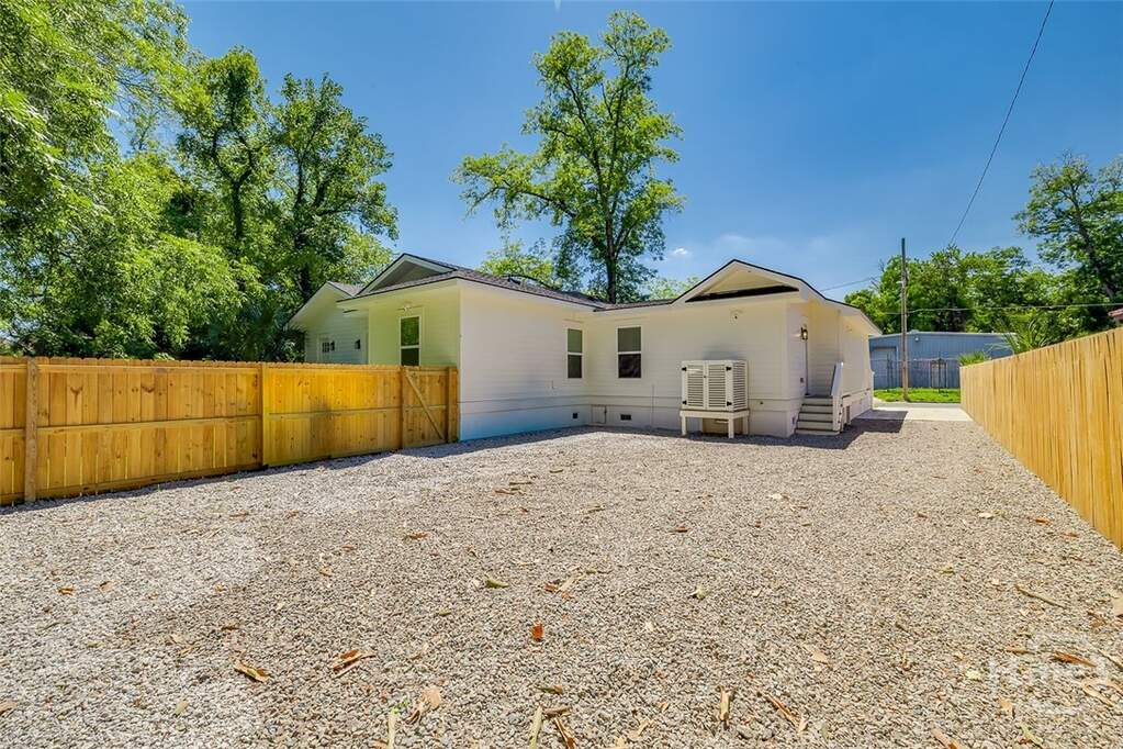 6 Bedroom Multi Unit's Image 59