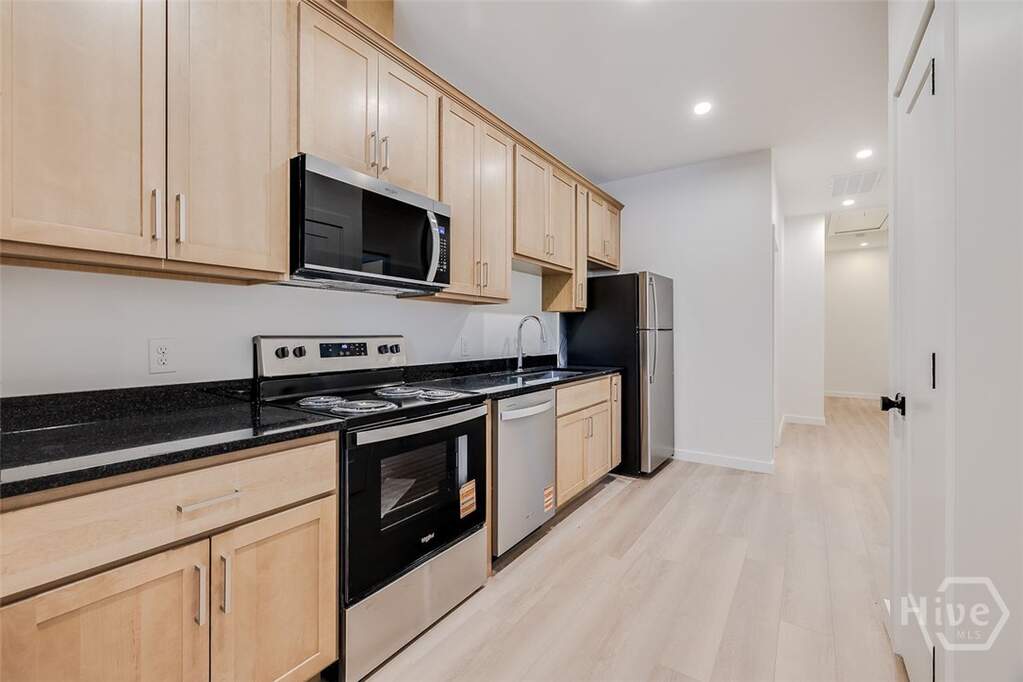 6 Bedroom Multi Unit's Image 4