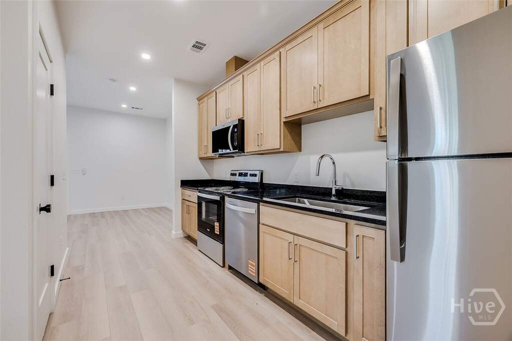 6 Bedroom Multi Unit's Image 5
