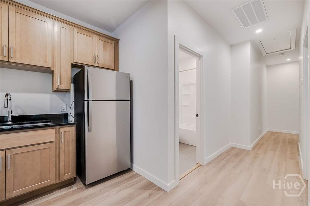 6 Bedroom Multi Unit's Image 6