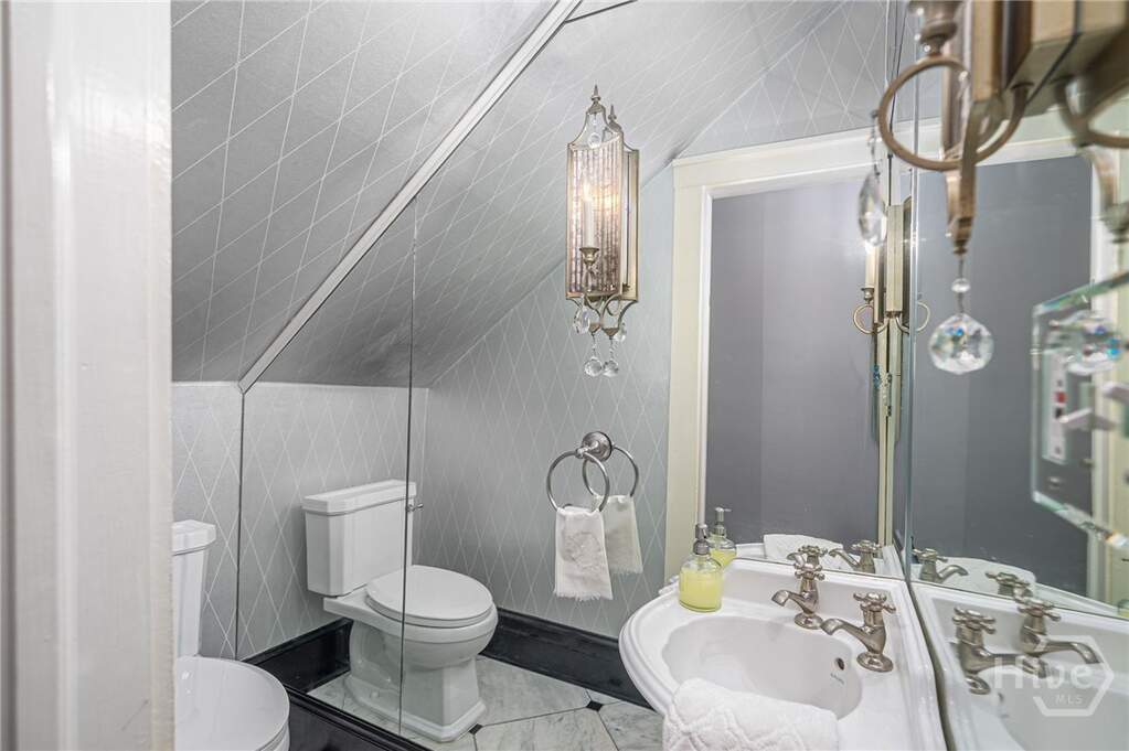 7 Bedroom Villa/Townhouse's Image 26