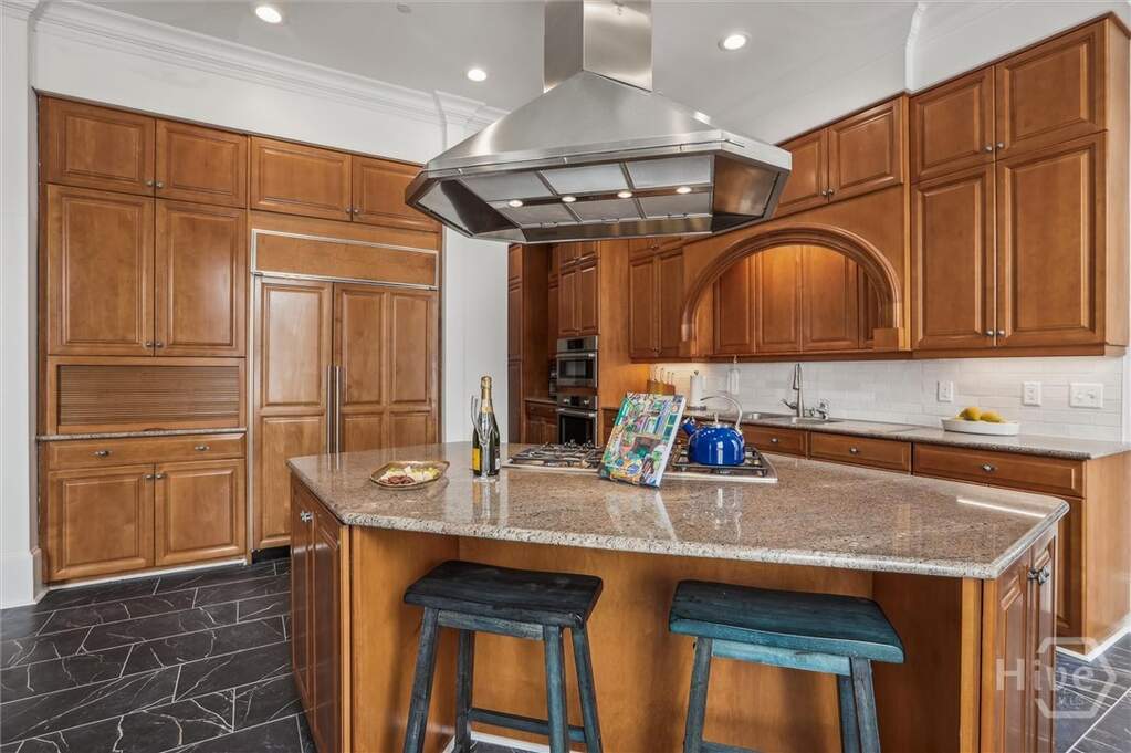 12 Bedroom Multi Unit's Image 8