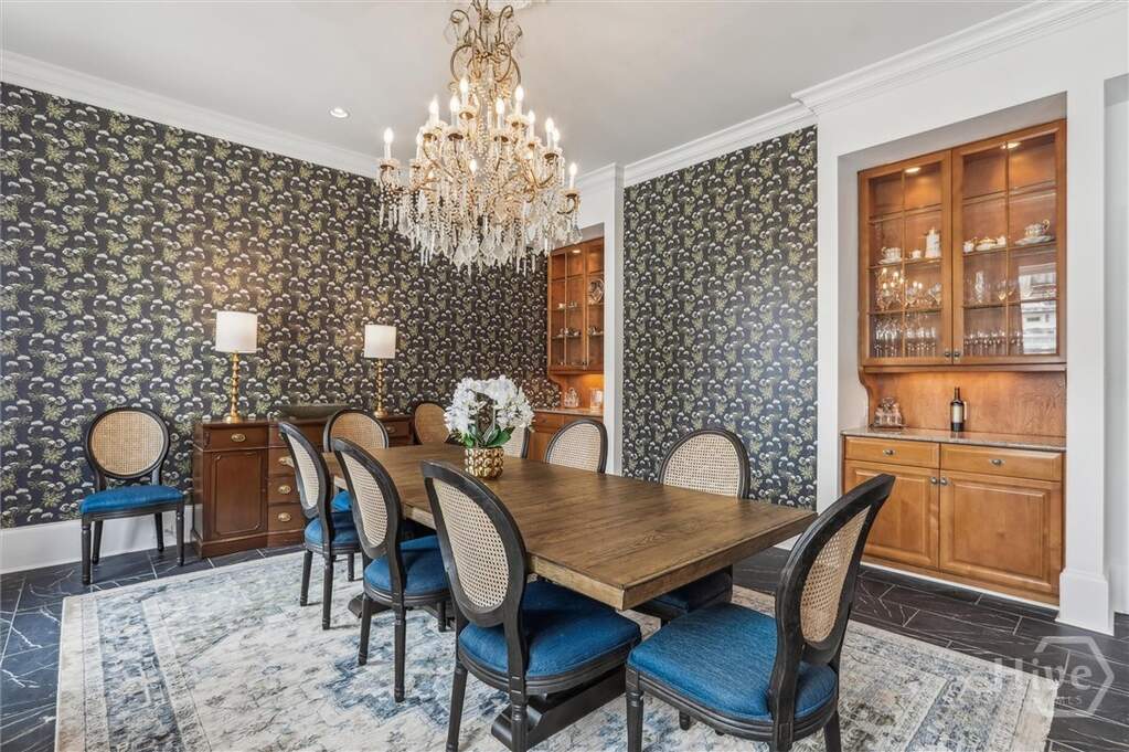 12 Bedroom Multi Unit's Image 9