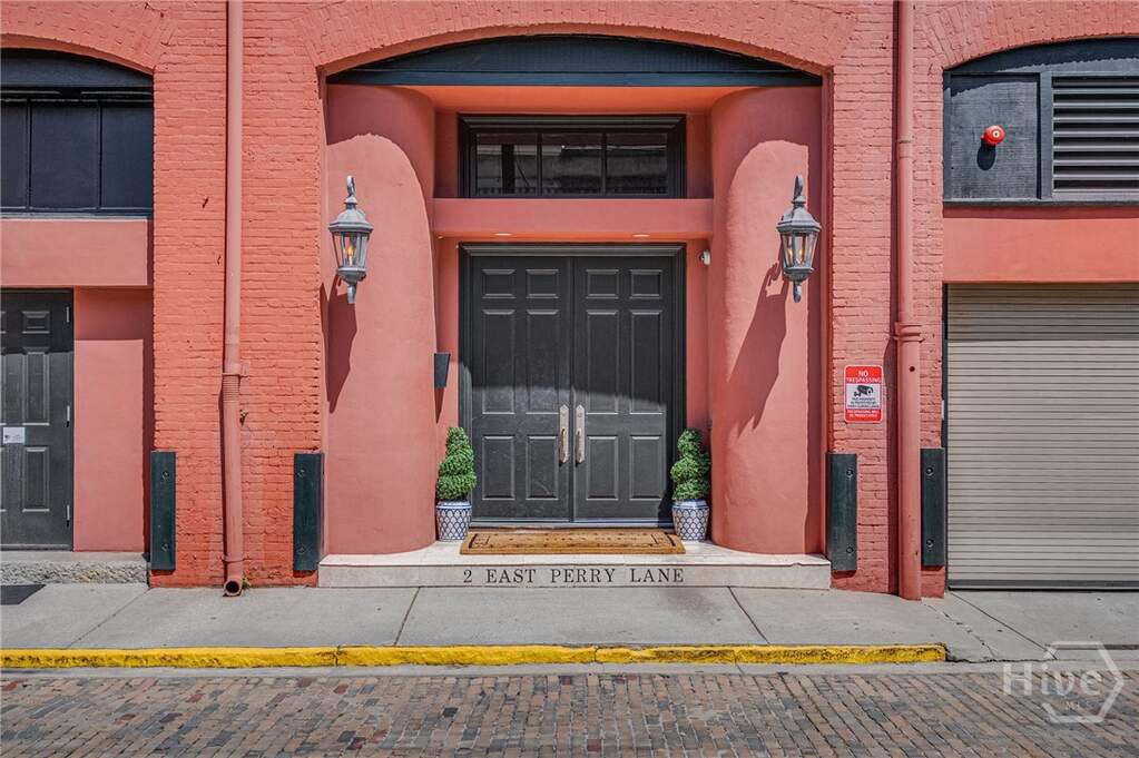 2 E Perry Lane Entrance