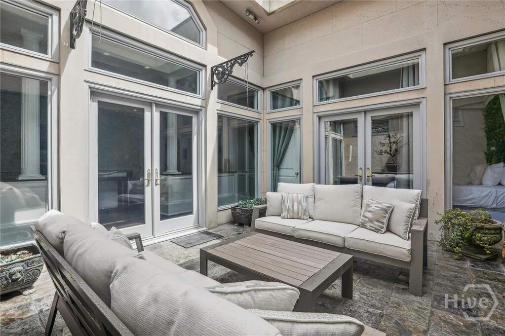 12 Bedroom Multi Unit's Image 17