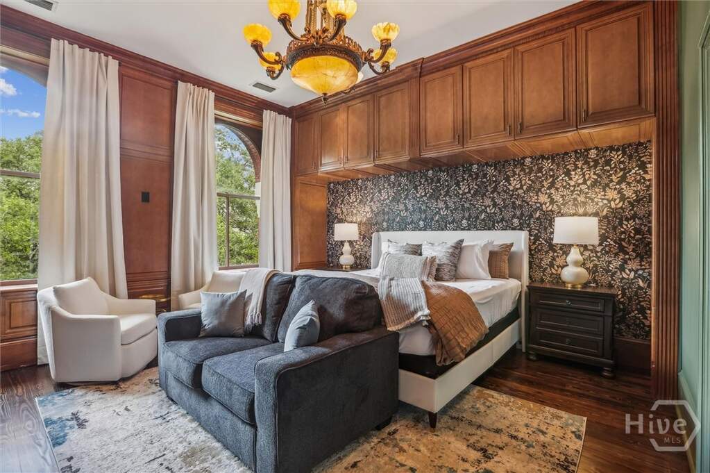 12 Bedroom Multi Unit's Image 26