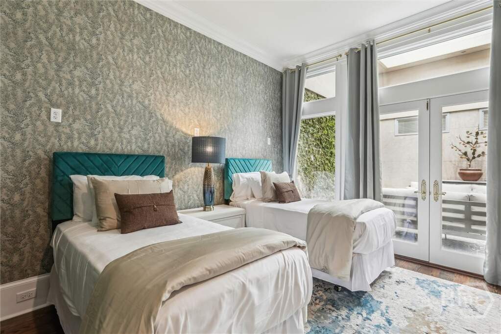 12 Bedroom Multi Unit's Image 32