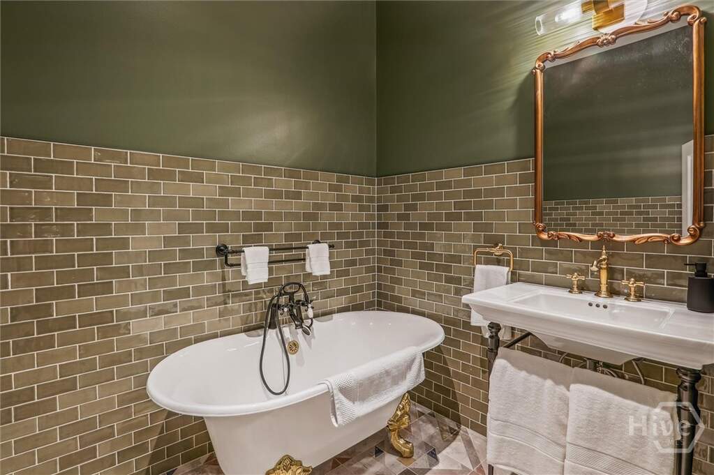 12 Bedroom Multi Unit's Image 33